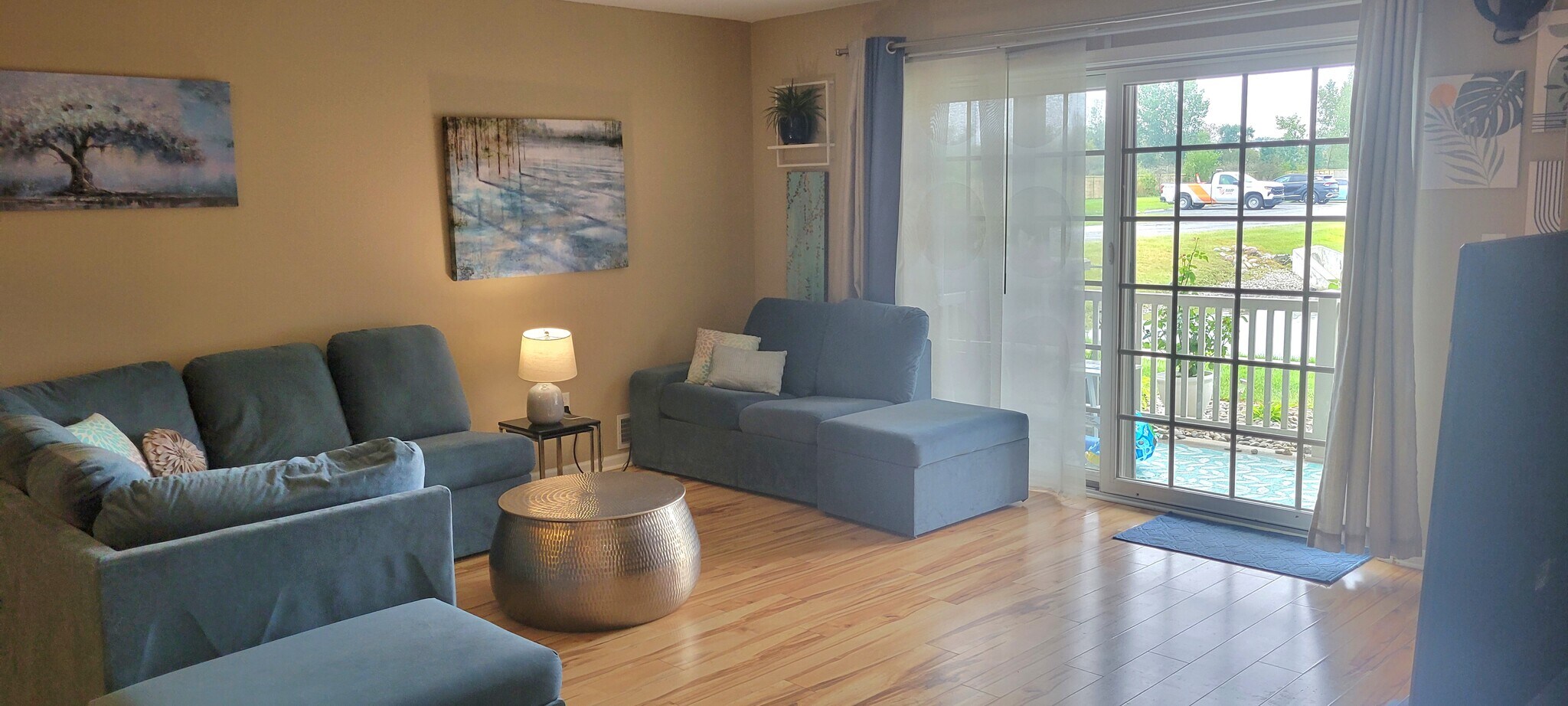 Living room - 622 Cambridge Ct