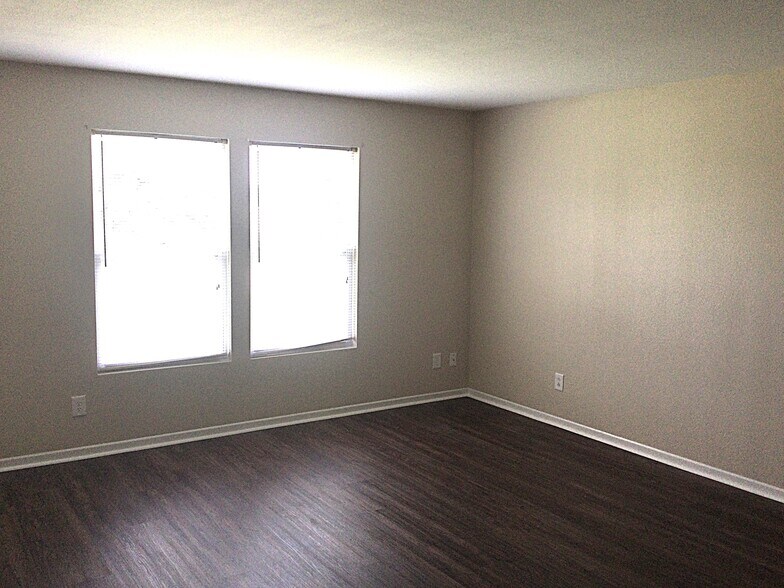 Building Photo - 3244 Underwood Dr