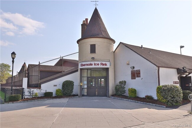 Building Photo - 68 Lake St