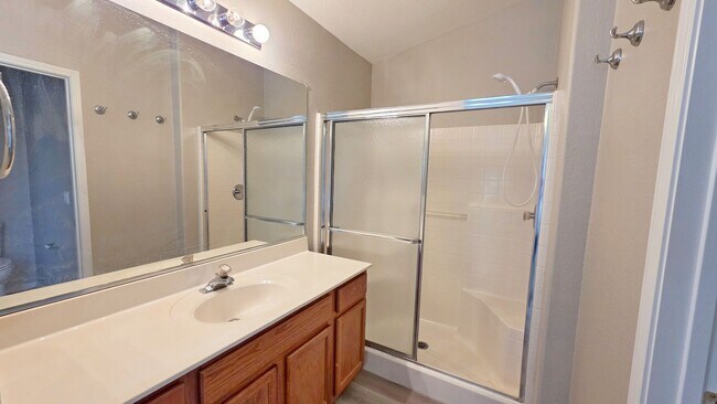 Building Photo - Newly Renovated 3 Bedroom 2 Bath
