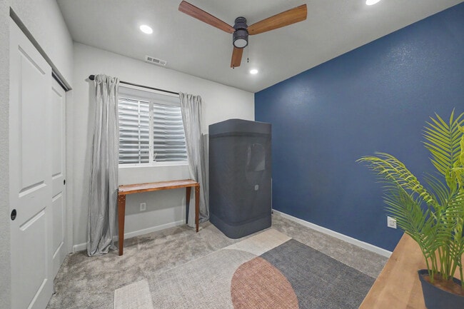 Building Photo - 6339 Knapp Dr