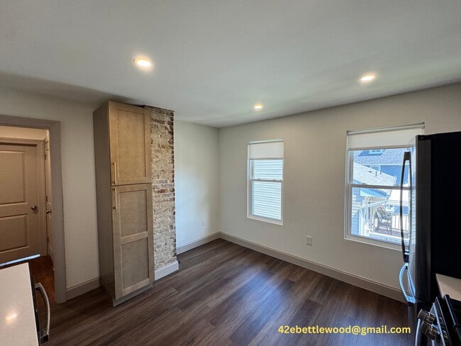 Building Photo - 42 E Bettlewood Ave
