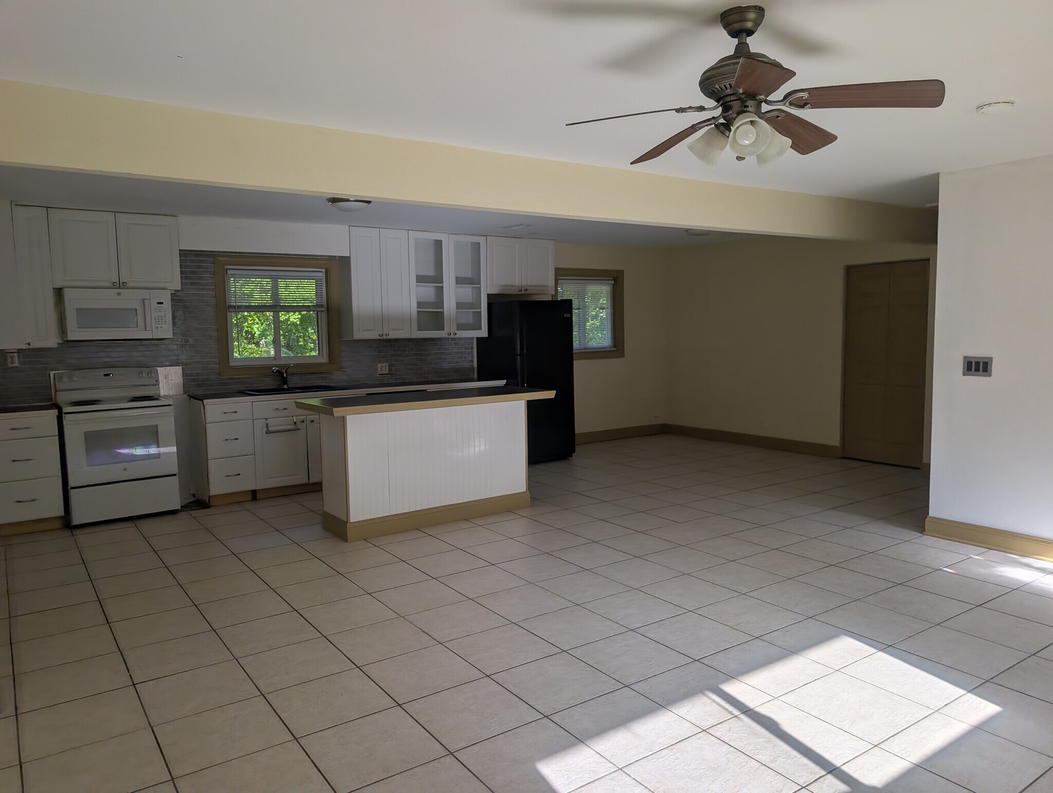 Building Photo - 634 Constant Dr