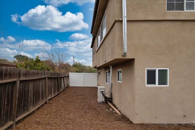 Building Photo - BEAUTIFULLY RENOVATED 2 BEDROOM 2 BATHROOM UNIT IN ARCADIA!!