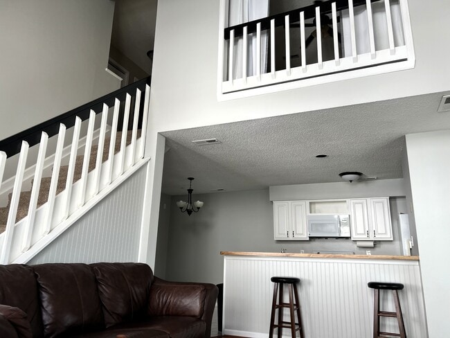 Building Photo - 1705 Willow Creek Ct