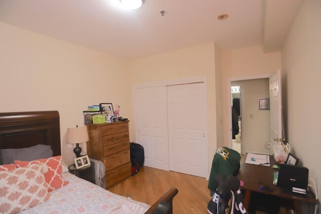 Building Photo - 915 Madison St