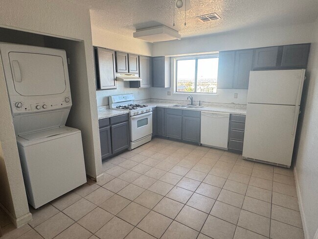 Building Photo - 6987 Mendon Ln