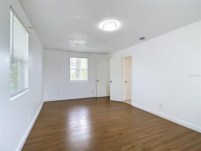 Building Photo - 3303 6th St SW
