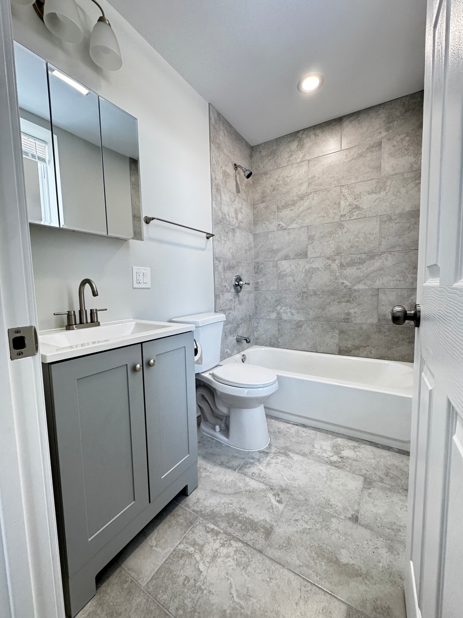 Building Photo - 6807 S Paulina St