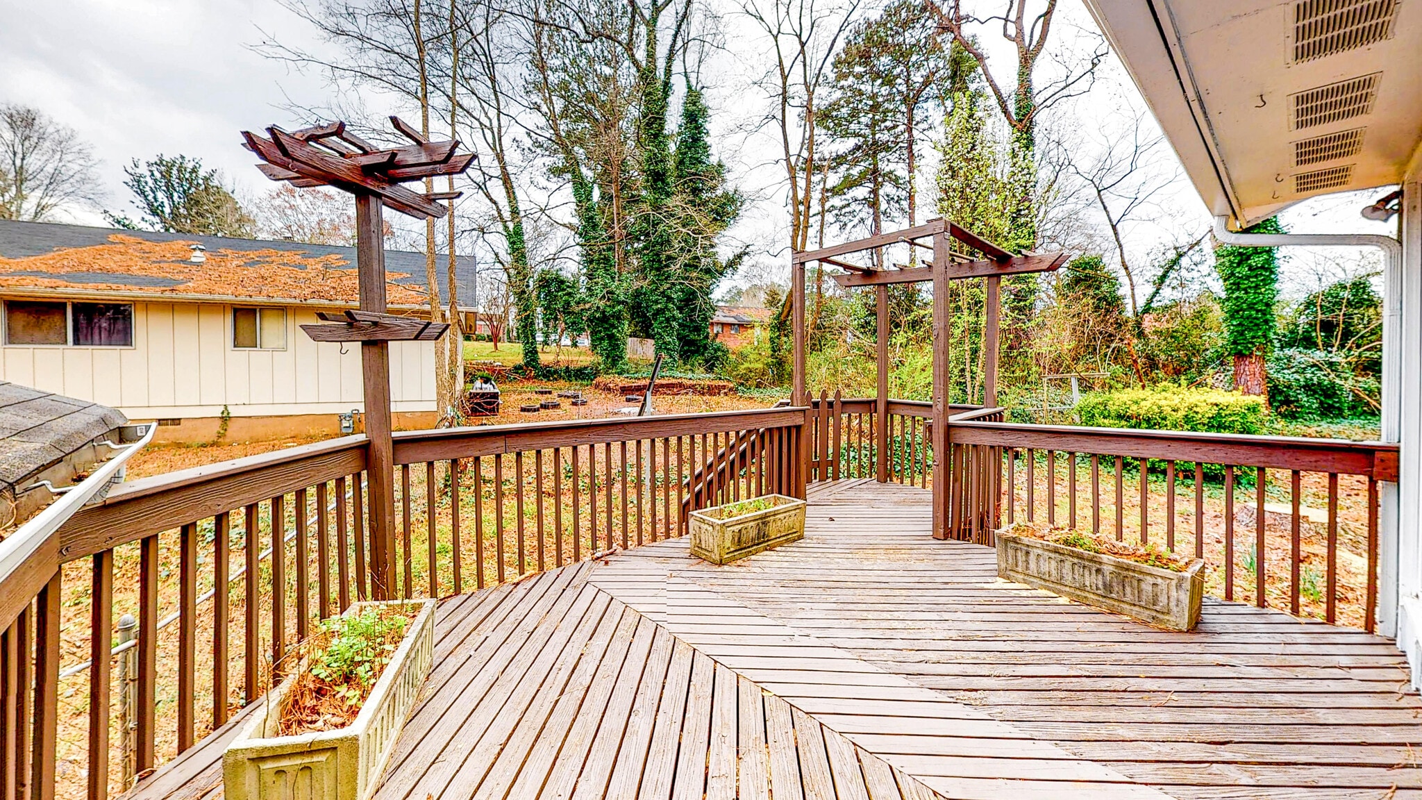 Building Photo - 362 Camelot Pky