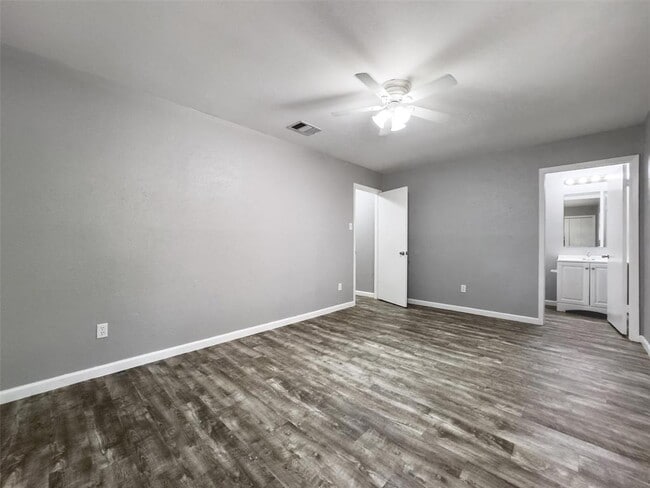 Building Photo - 10403 Golden Meadow Dr