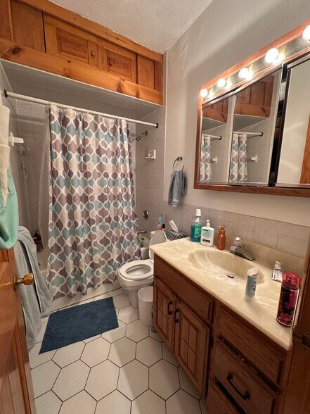 Building Photo - 374 North St