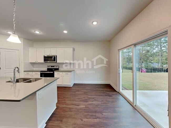 Building Photo - 3860 Chivalry Dr