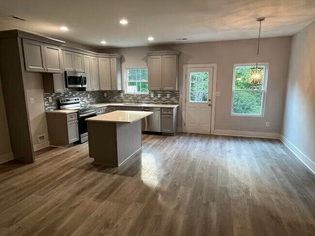 Building Photo - 1040 McLain Rd