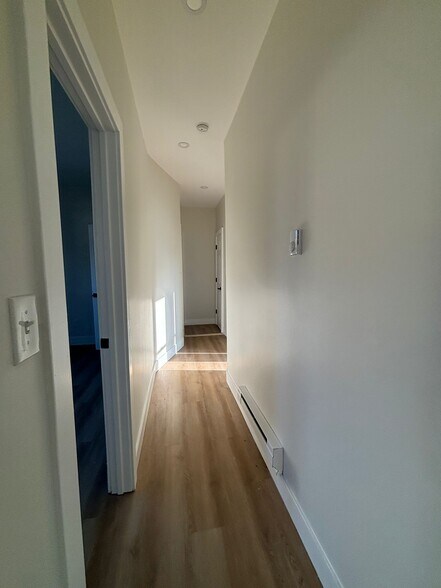 Building Photo - 49 Rosehill Pl