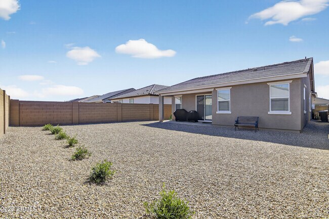 Building Photo - 2994 E Barrel Race Rd