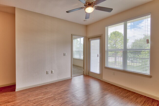 Building Photo - 7630 Amelia Rd