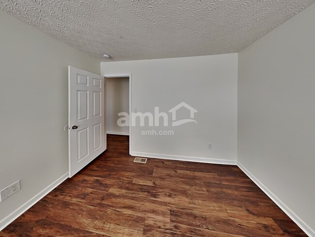 Building Photo - 837 Avalon Dr