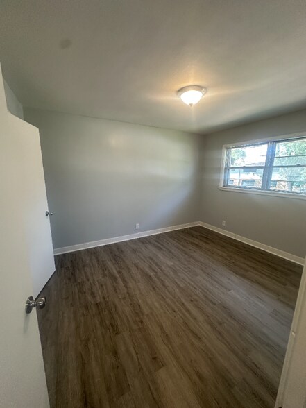 Building Photo - 7230 W Lakefield Dr