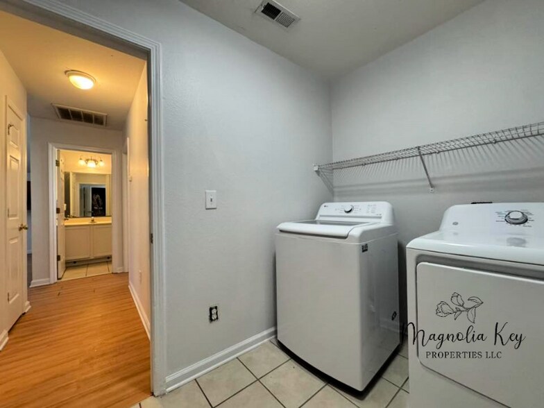 Building Photo - 1117 Stoney Falls Blvd