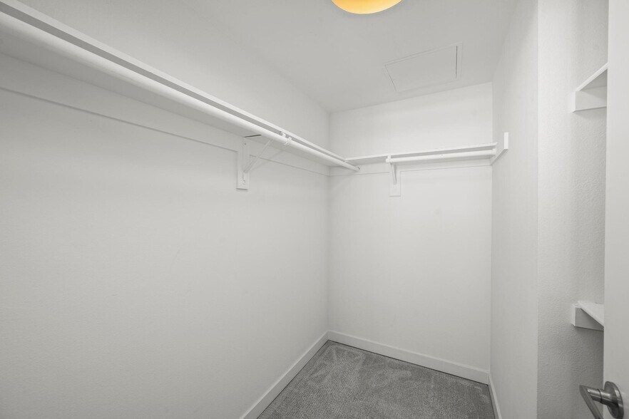 Building Photo - 3650 5th Ave