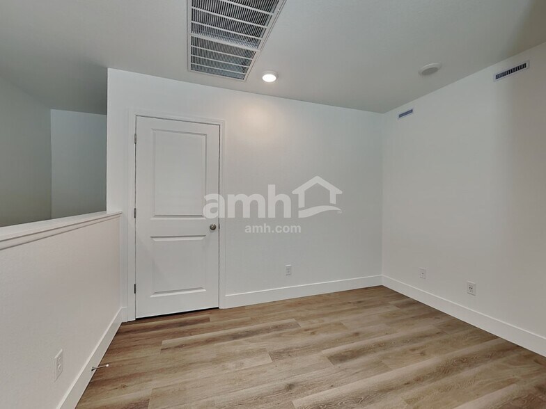 Building Photo - 11123 Magallanes St