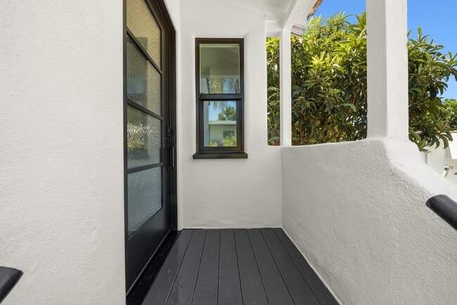 Building Photo - 7418 Romaine St