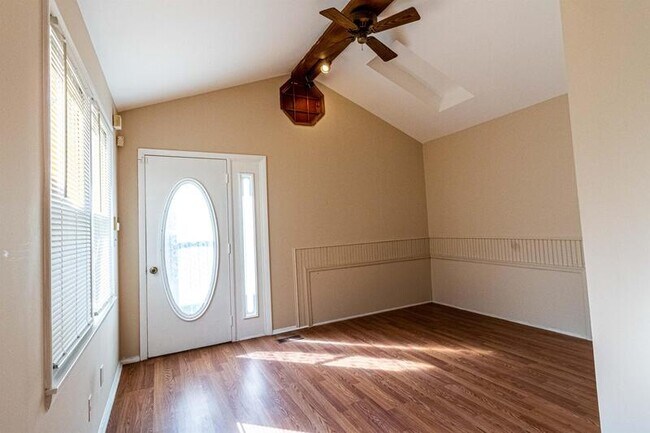 Building Photo - 732 Old Riverside Rd