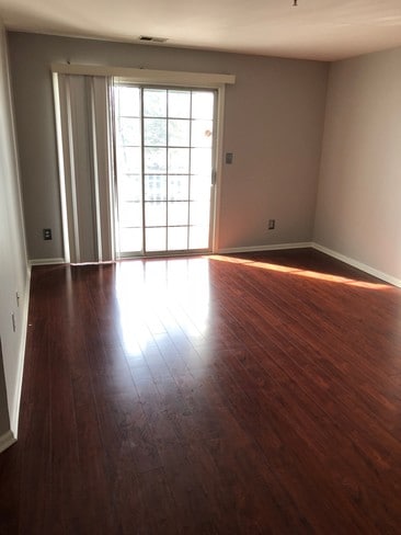 Building Photo - 525 Waterford Dr