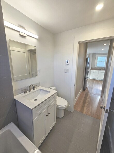 Building Photo - 70 Tufts St