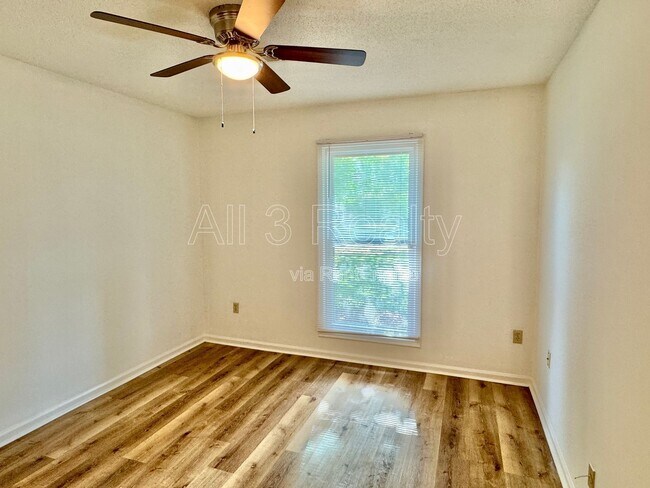 Building Photo - 2311 Cottingham Dr