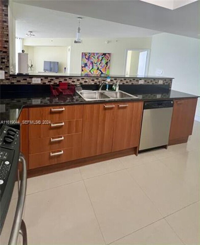 Building Photo - 16699 Collins Ave