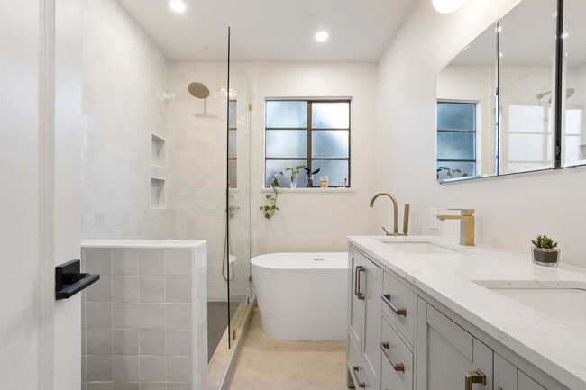 Building Photo - 5923 Abernathy Dr