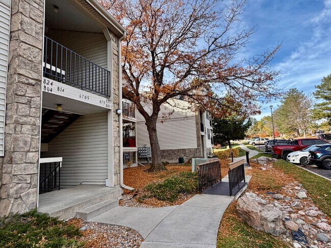 Building Photo - Garden-Level Condo Featuring 1bd/1ba in Desirable Stoney Creek Community. Nicely Updated with New...