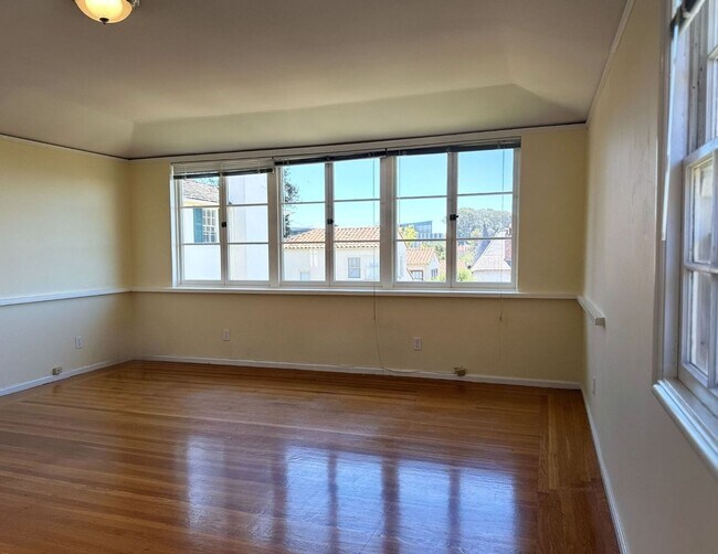 Building Photo - This is a Berkeley Lifestyle. | 3BR | 1.5BA | 1,450 SF | Just Steps from Campus