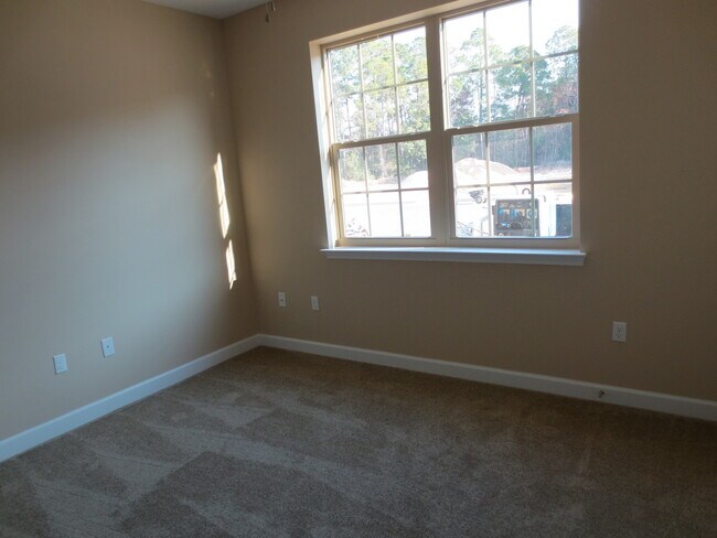 Building Photo - Beautiful 3 Bedroom Apartment in Fort Walton Beach!