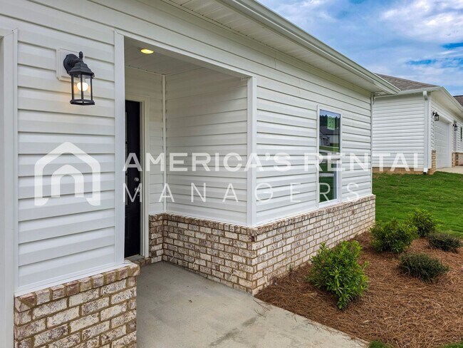 Building Photo - Modern Living in Brookwood Station!
