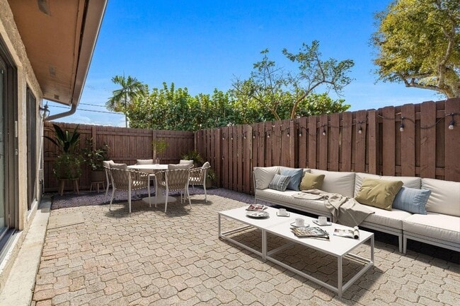 Building Photo - 7136 SW 105th Ct