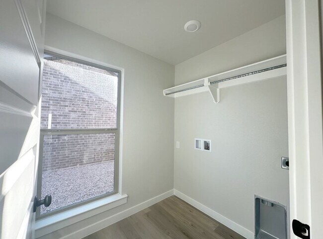 Building Photo - 309 Panhandle Dr