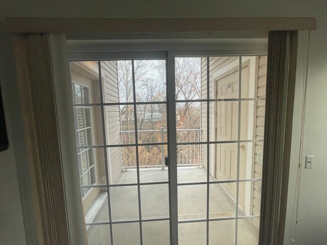Building Photo - Condo unit 2BR 2 Baths 55+ and older