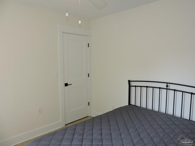 Building Photo - 1702 E La Rua St