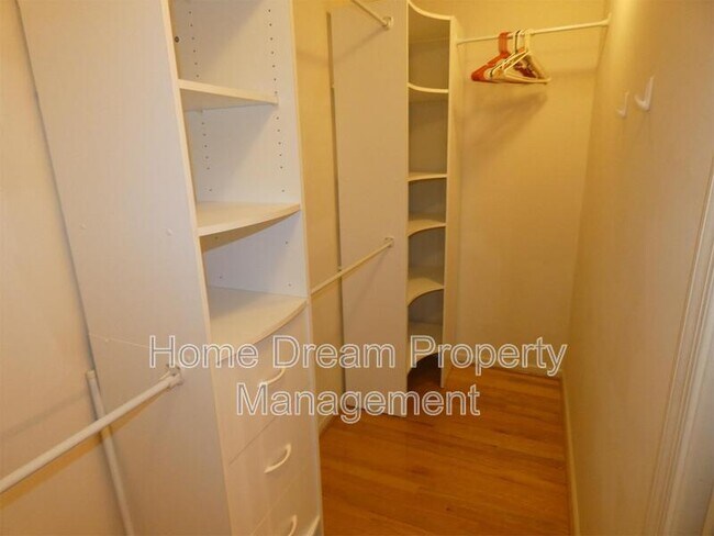 Building Photo - 2623 Van Buren St