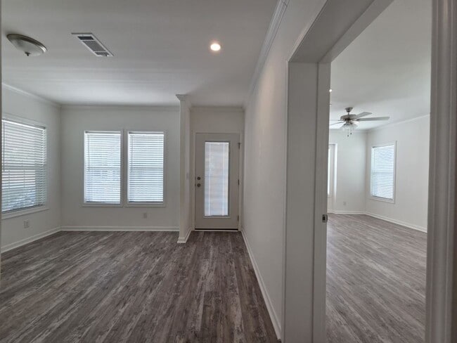 Building Photo - 2879 Canyon Dr