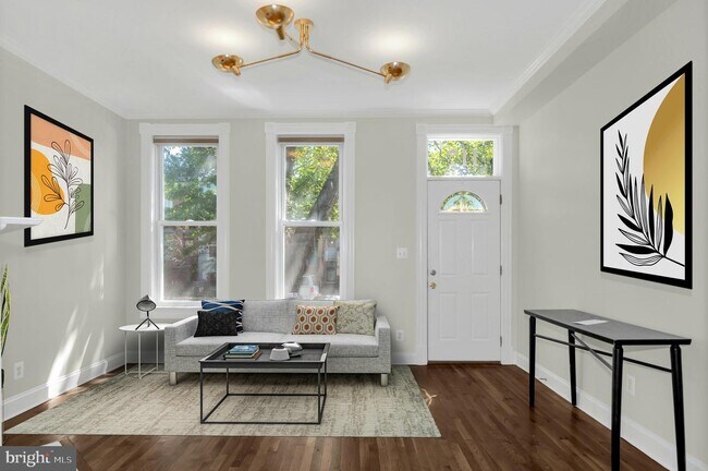 Building Photo - 117 15th St SE