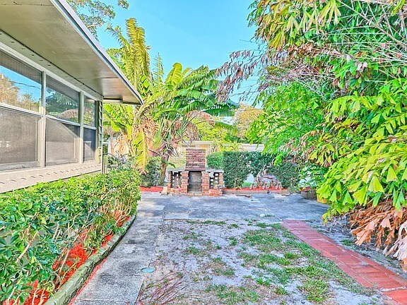 Building Photo - 1231 Longwood St