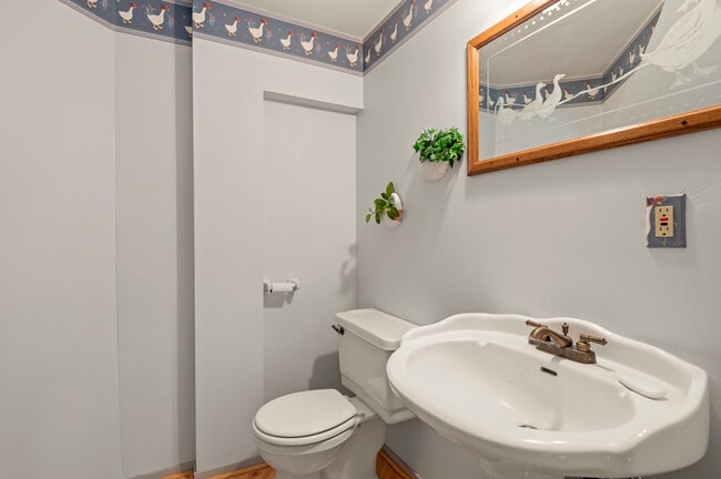 Building Photo - 2888 Echo Cave Ovi