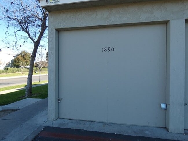 Building Photo - Lovely remodeled River Ranch condo