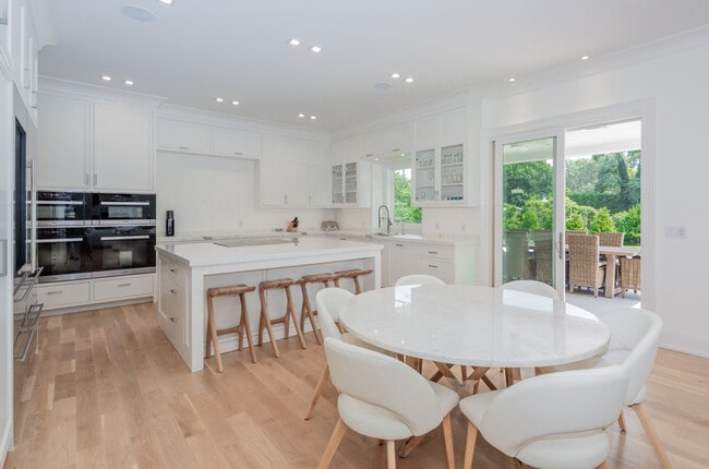 Building Photo - 126 Somerset Ave