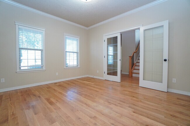 Building Photo - 2319 E Challis St