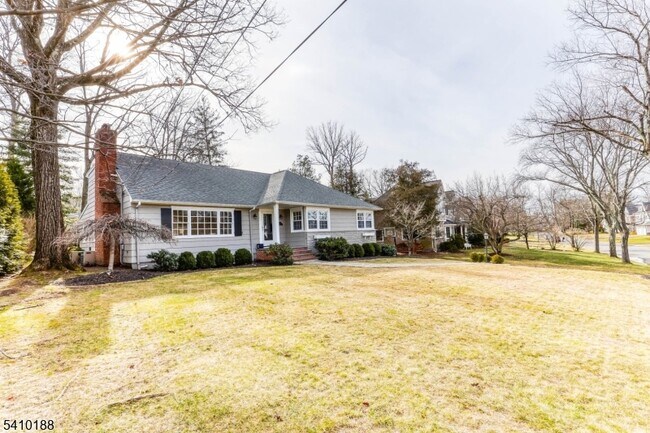 Building Photo - 11 Wordsworth Rd